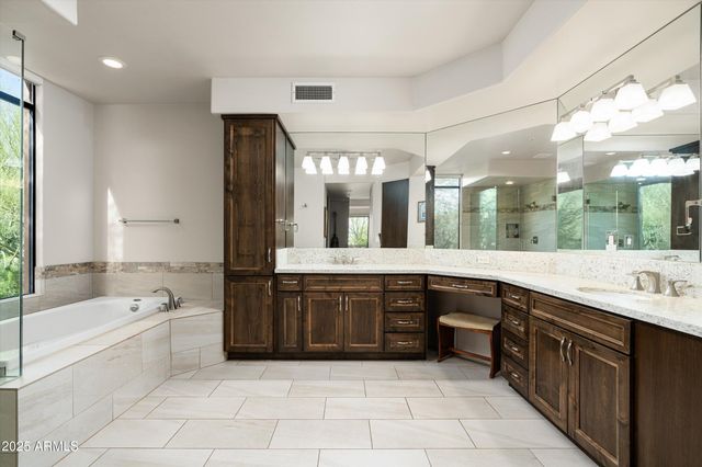 10699 E FERNWOOD Lane, Scottsdale, AZ 85262