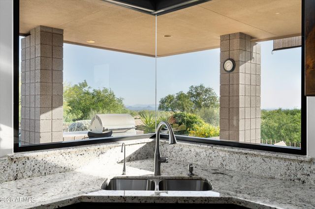 10699 E FERNWOOD Lane, Scottsdale, AZ 85262