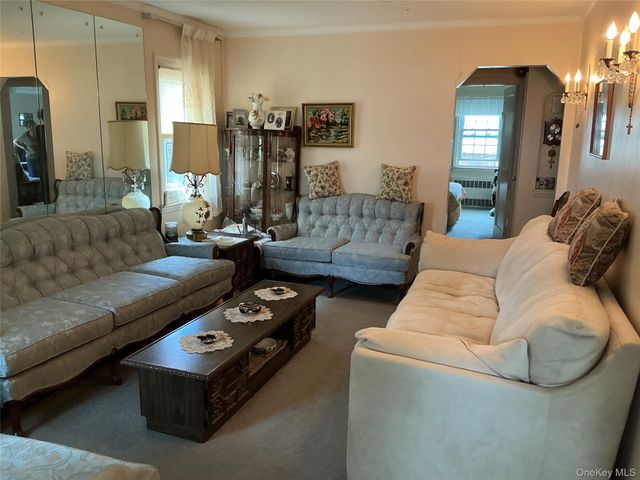7904 268th Street, Glen Oaks, NY 11004