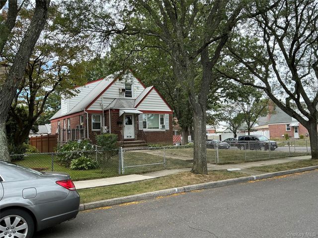 7904 268th Street, Glen Oaks, NY 11004