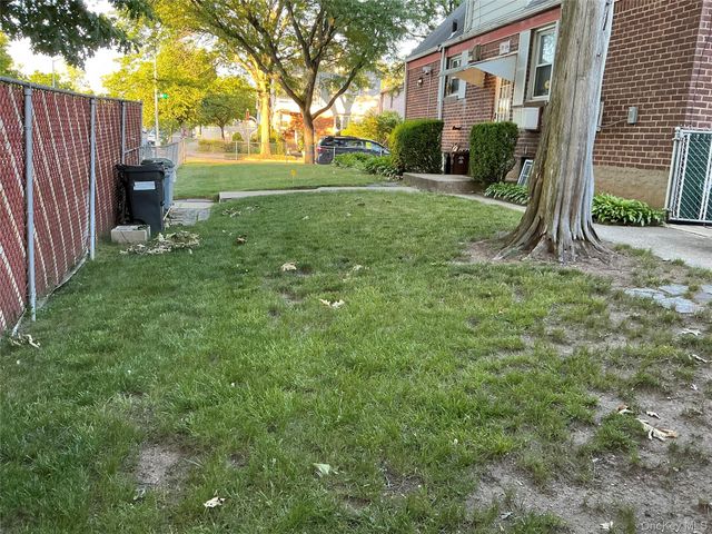 7904 268th Street, Glen Oaks, NY 11004