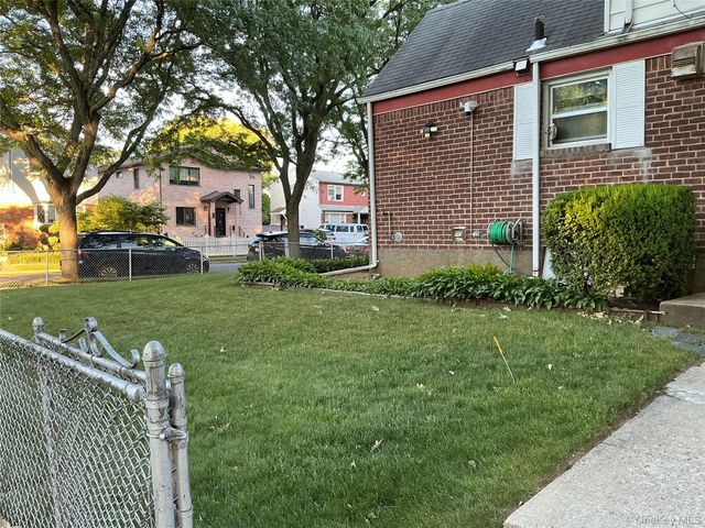 7904 268th Street, Glen Oaks, NY 11004