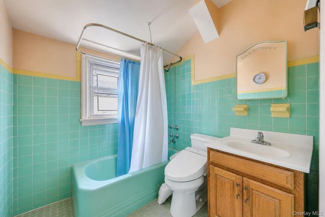 7904 268th Street, Glen Oaks, NY 11004