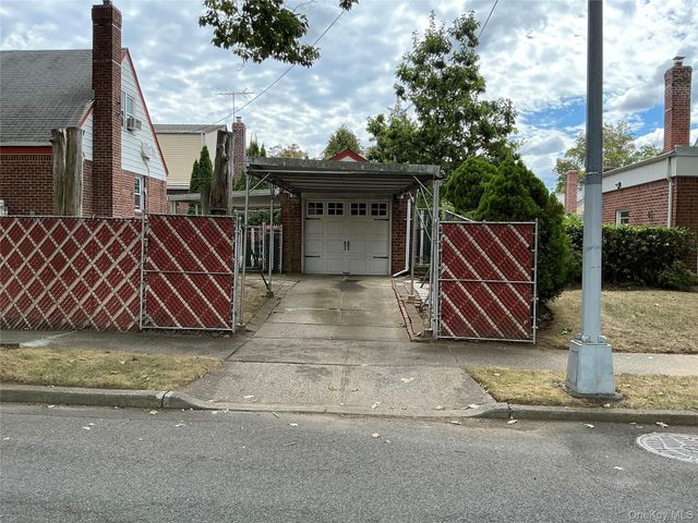 7904 268th Street, Glen Oaks, NY 11004