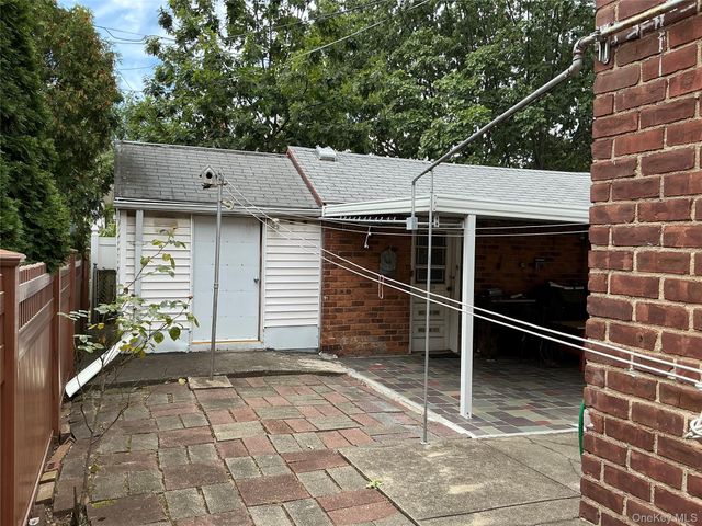 7904 268th Street, Glen Oaks, NY 11004