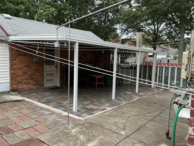 7904 268th Street, Glen Oaks, NY 11004