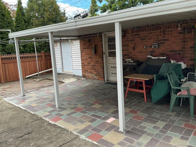 7904 268th Street, Glen Oaks, NY 11004