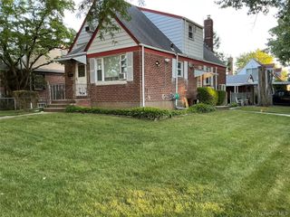 7904 268th Street, Glen Oaks, NY 11004