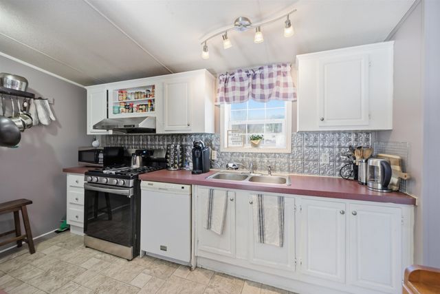 11 Darren Drive, Raymond, NH 03077