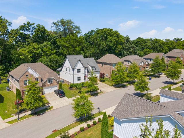 2250 Chaucer Park Ln, Thompsons Station, TN 37179
