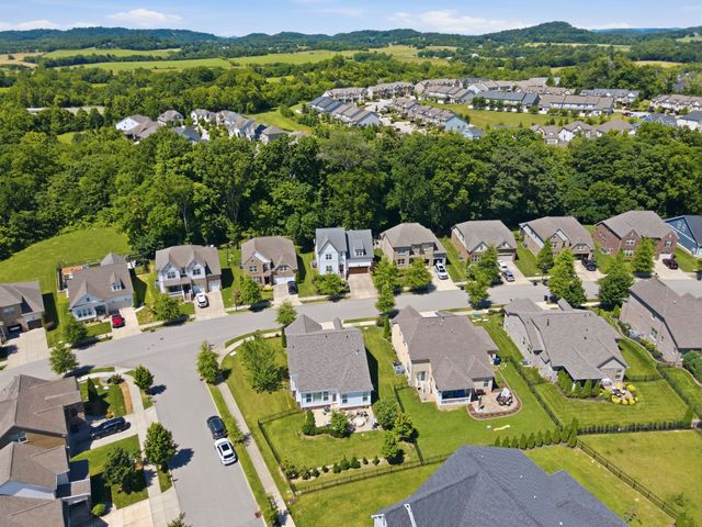 2250 Chaucer Park Ln, Thompsons Station, TN 37179