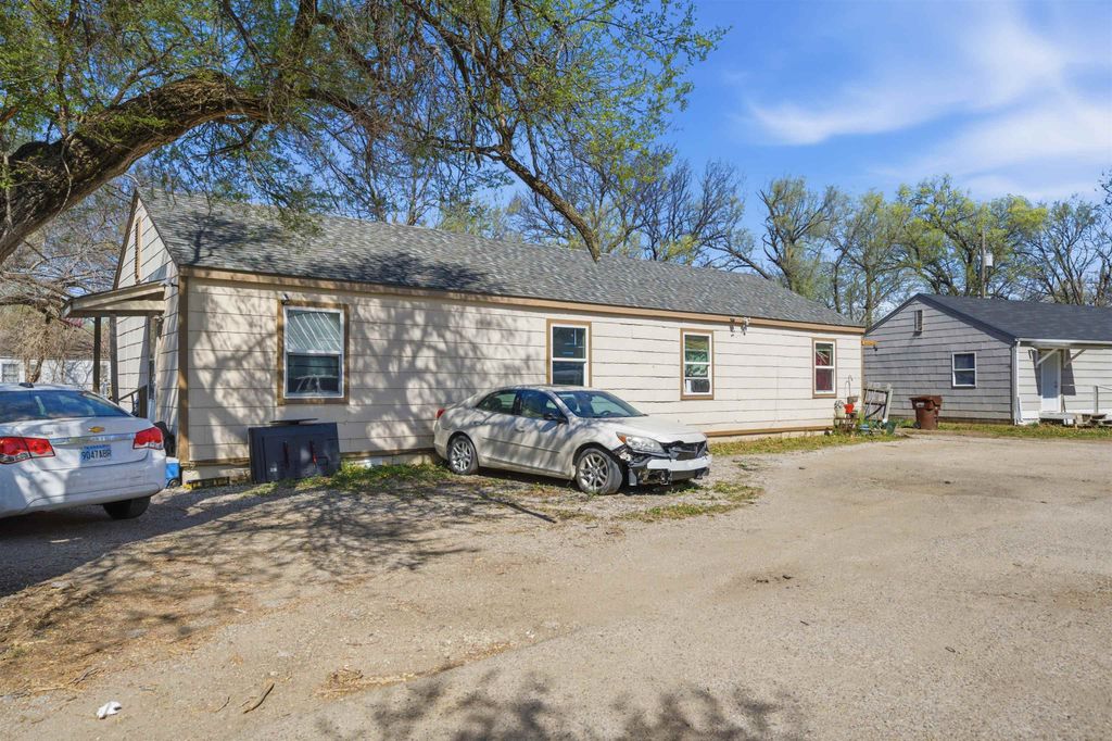 4350-4352 Wilma St, Wichita, KS 67218