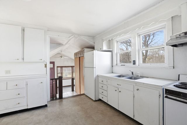 37 Richards Rd, Hull, MA 02045