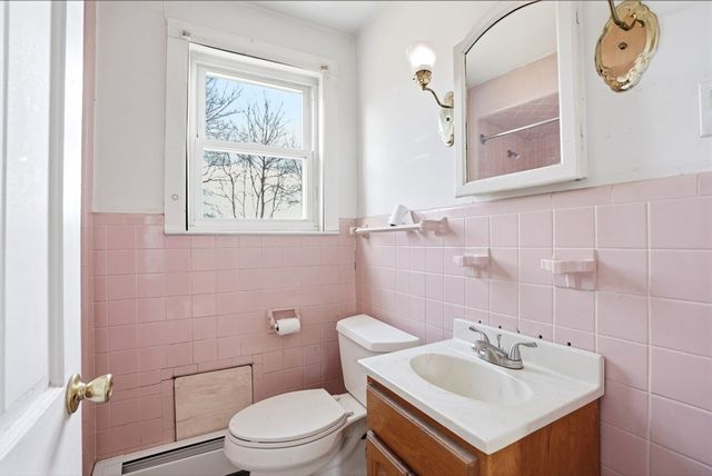 37 Richards Rd, Hull, MA 02045