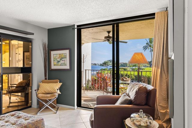 7020 Half Moon Circle 105, Hypoluxo, FL 33462