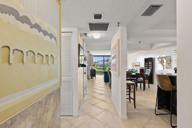 7020 Half Moon Circle 105, Hypoluxo, FL 33462