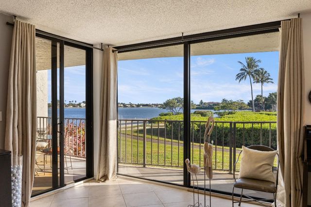 7020 Half Moon Circle 105, Hypoluxo, FL 33462