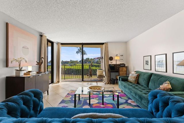 7020 Half Moon Circle 105, Hypoluxo, FL 33462