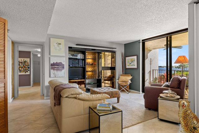 7020 Half Moon Circle 105, Hypoluxo, FL 33462