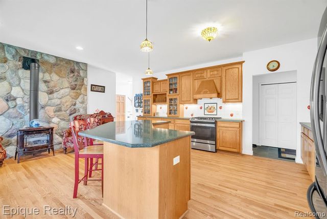 6495 Country Lane Drive, Davisburg, MI 48350