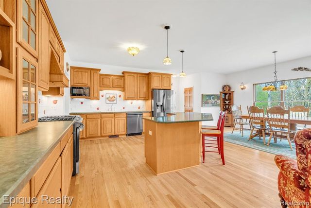 6495 Country Lane Drive, Davisburg, MI 48350