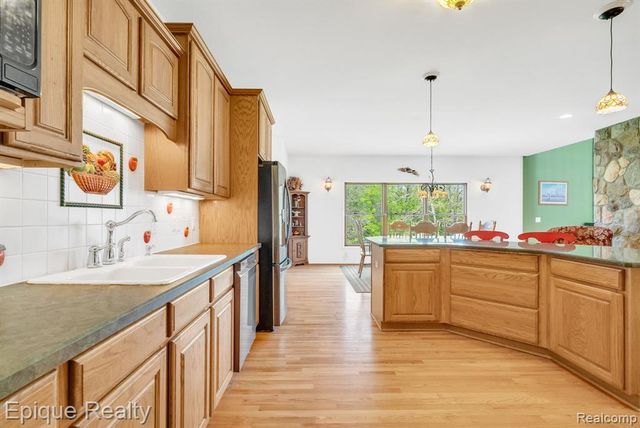 6495 Country Lane Drive, Davisburg, MI 48350