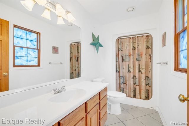 6495 Country Lane Drive, Davisburg, MI 48350