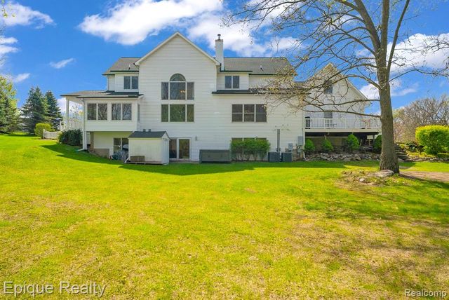 6495 Country Lane Drive, Davisburg, MI 48350