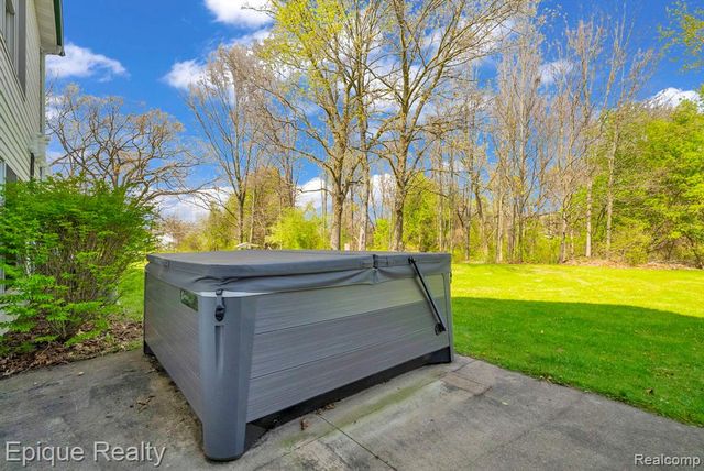 6495 Country Lane Drive, Davisburg, MI 48350