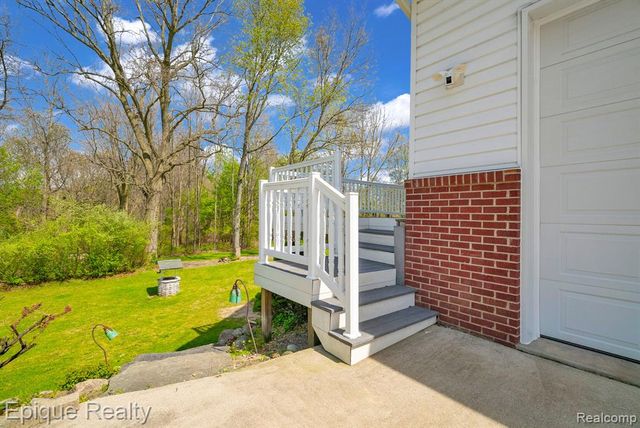 6495 Country Lane Drive, Davisburg, MI 48350