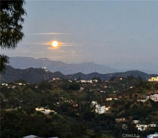 8656 Skyline, Los Angeles, CA 90046