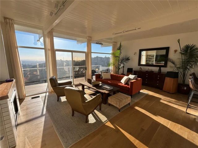 8656 Skyline, Los Angeles, CA 90046