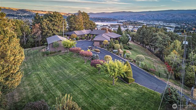 218 Sunnyslope Heights Road, Wenatchee, WA 98801