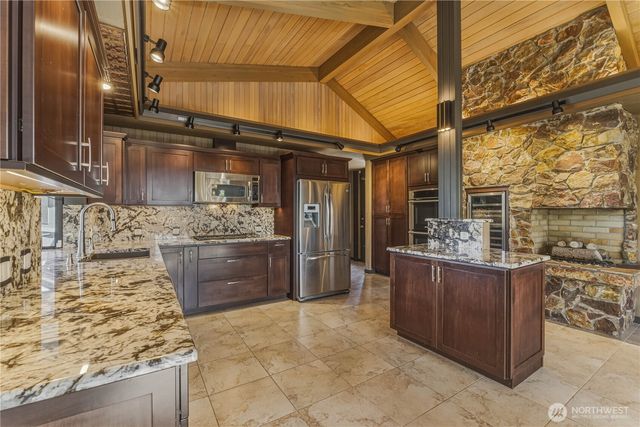 218 Sunnyslope Heights Road, Wenatchee, WA 98801