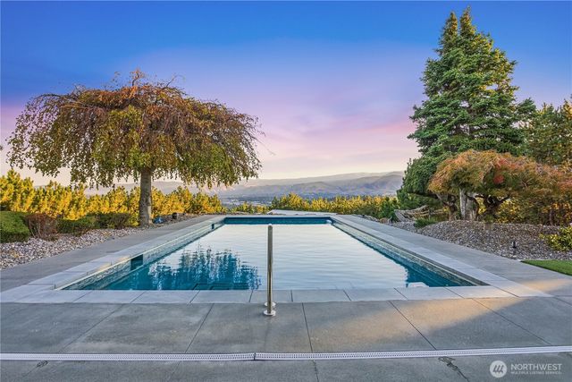 218 Sunnyslope Heights Road, Wenatchee, WA 98801