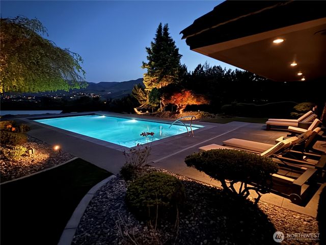 218 Sunnyslope Heights Road, Wenatchee, WA 98801