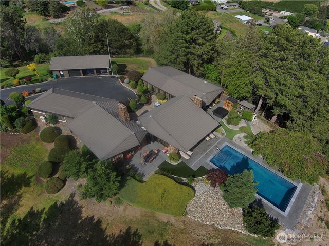 218 Sunnyslope Heights Road, Wenatchee, WA 98801