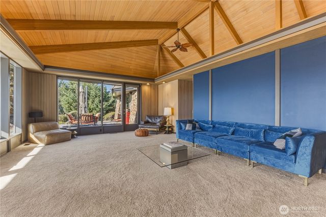 218 Sunnyslope Heights Road, Wenatchee, WA 98801