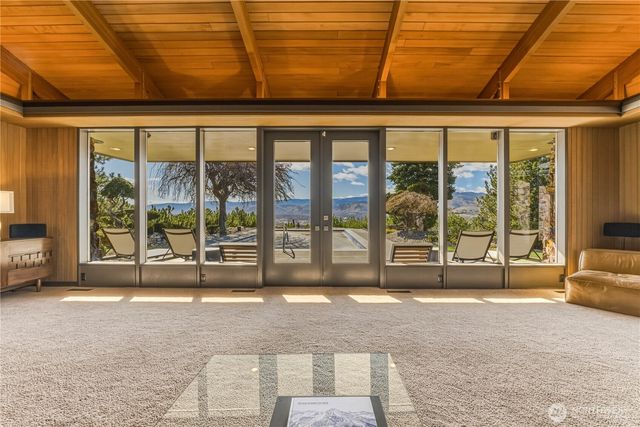 218 Sunnyslope Heights Road, Wenatchee, WA 98801