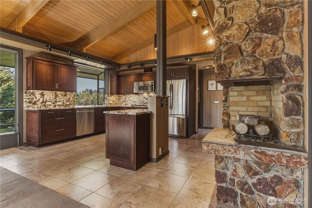 218 Sunnyslope Heights Road, Wenatchee, WA 98801