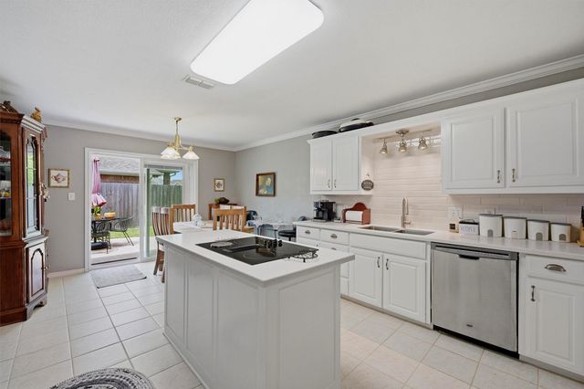 912 Wheeler Creek Drive, Gainesville, TX 76240