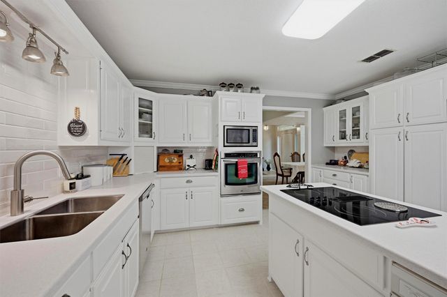 912 Wheeler Creek Drive, Gainesville, TX 76240