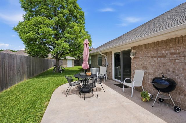 912 Wheeler Creek Drive, Gainesville, TX 76240