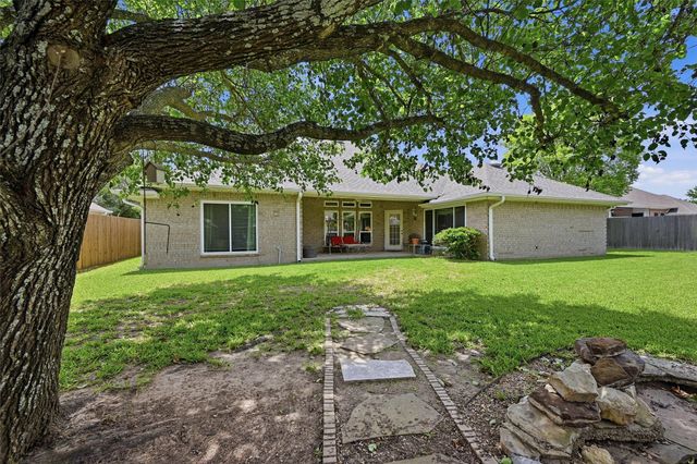 912 Wheeler Creek Drive, Gainesville, TX 76240