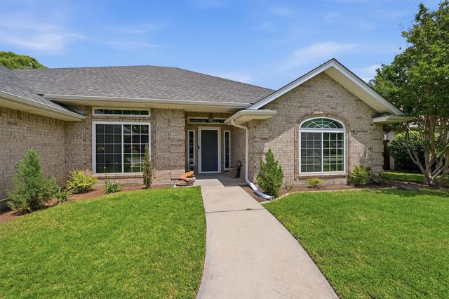 912 Wheeler Creek Drive, Gainesville, TX 76240