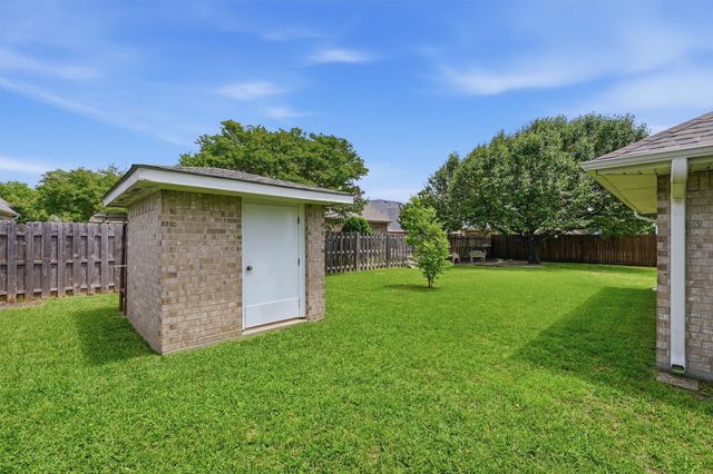 912 Wheeler Creek Drive, Gainesville, TX 76240