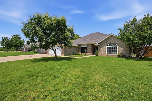 912 Wheeler Creek Drive, Gainesville, TX 76240