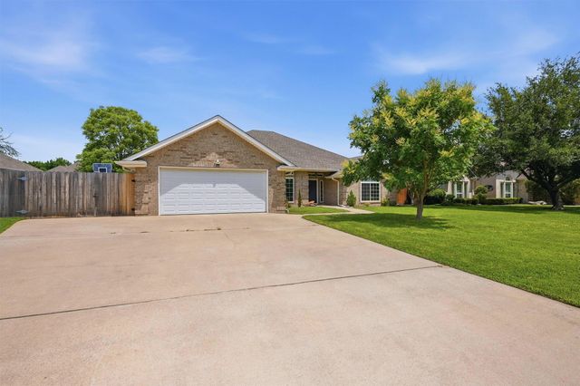 912 Wheeler Creek Drive, Gainesville, TX 76240