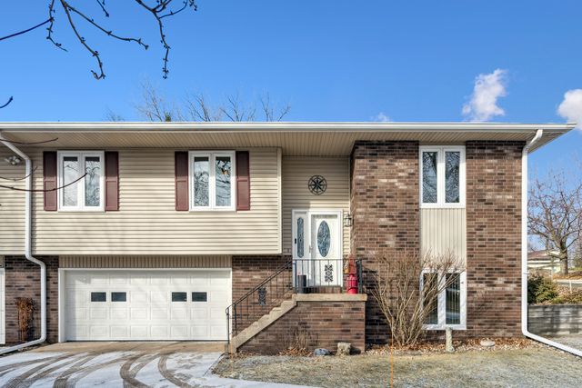 870 47th Avenue 2, East Moline, IL 61244