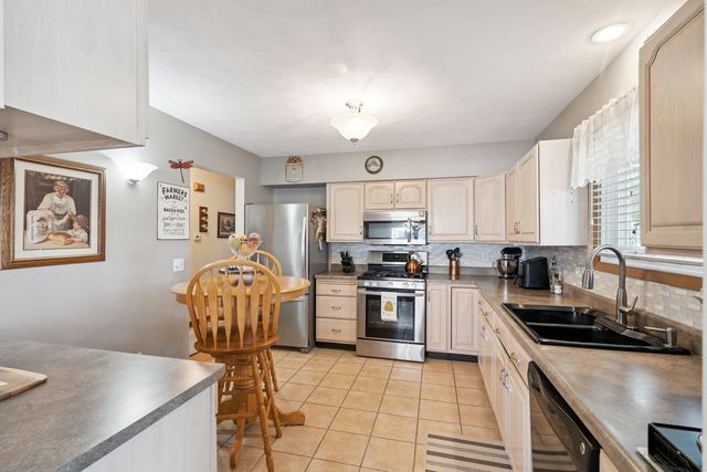 870 47th Avenue 2, East Moline, IL 61244